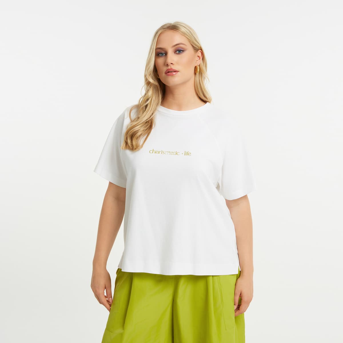 Βαμβακερό t-shirt με ρεγκλάν μανίκια & κεντημένο logo “charismatic life”