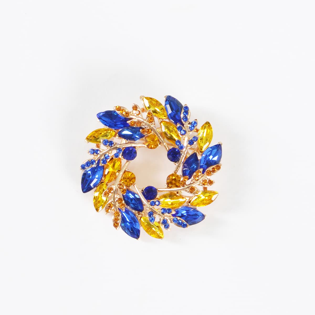 Καρφίτσα σε σχήμα στεφανιού με φύλλα και κρυστάλλους